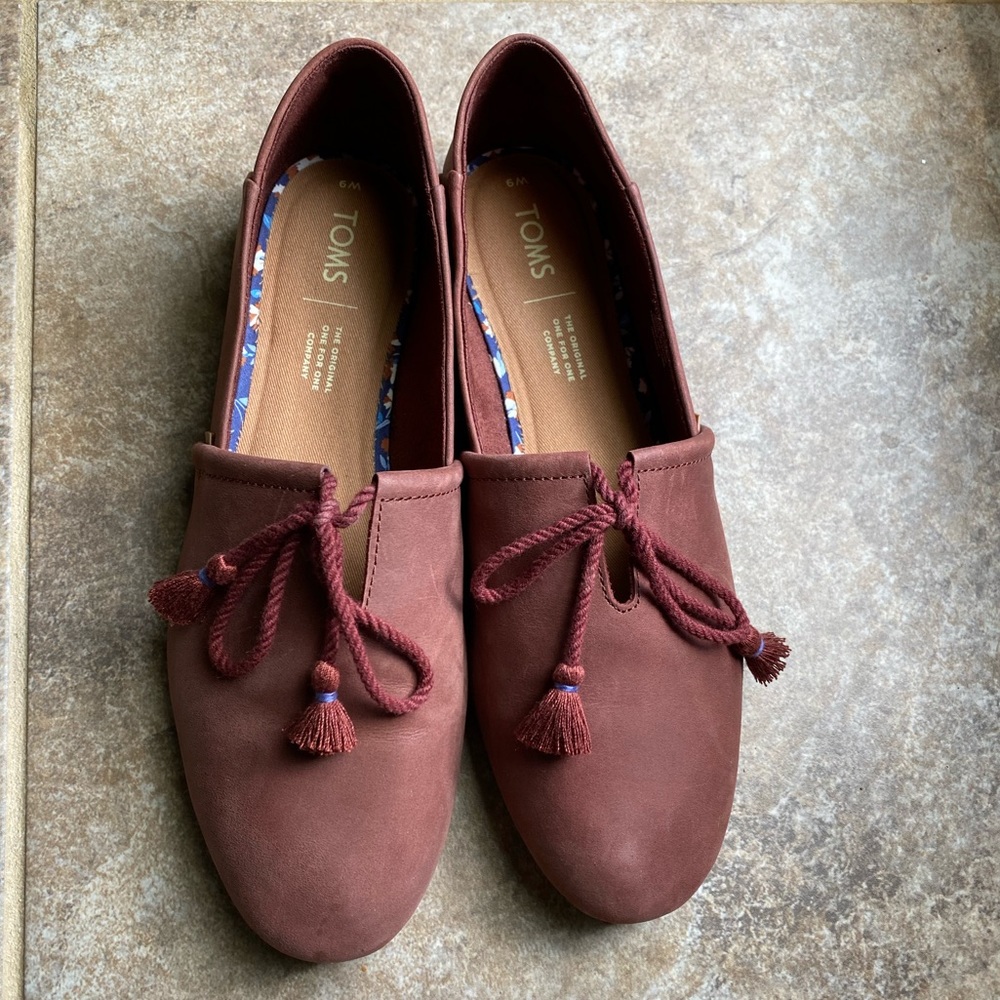 TOMS Kelly suede shoes size 9